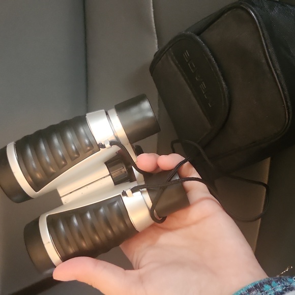 Vivitar Black and Silver Binoculars - Picture 2 of 3